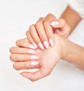 Tratamiento de manicura Manicura profesional Manicura en Vitoria Cuidado de uñas y manos Manicura spaManicura francesa Manicura semipermanente Manicura con gel Manicura para uñas naturales Manicura precio